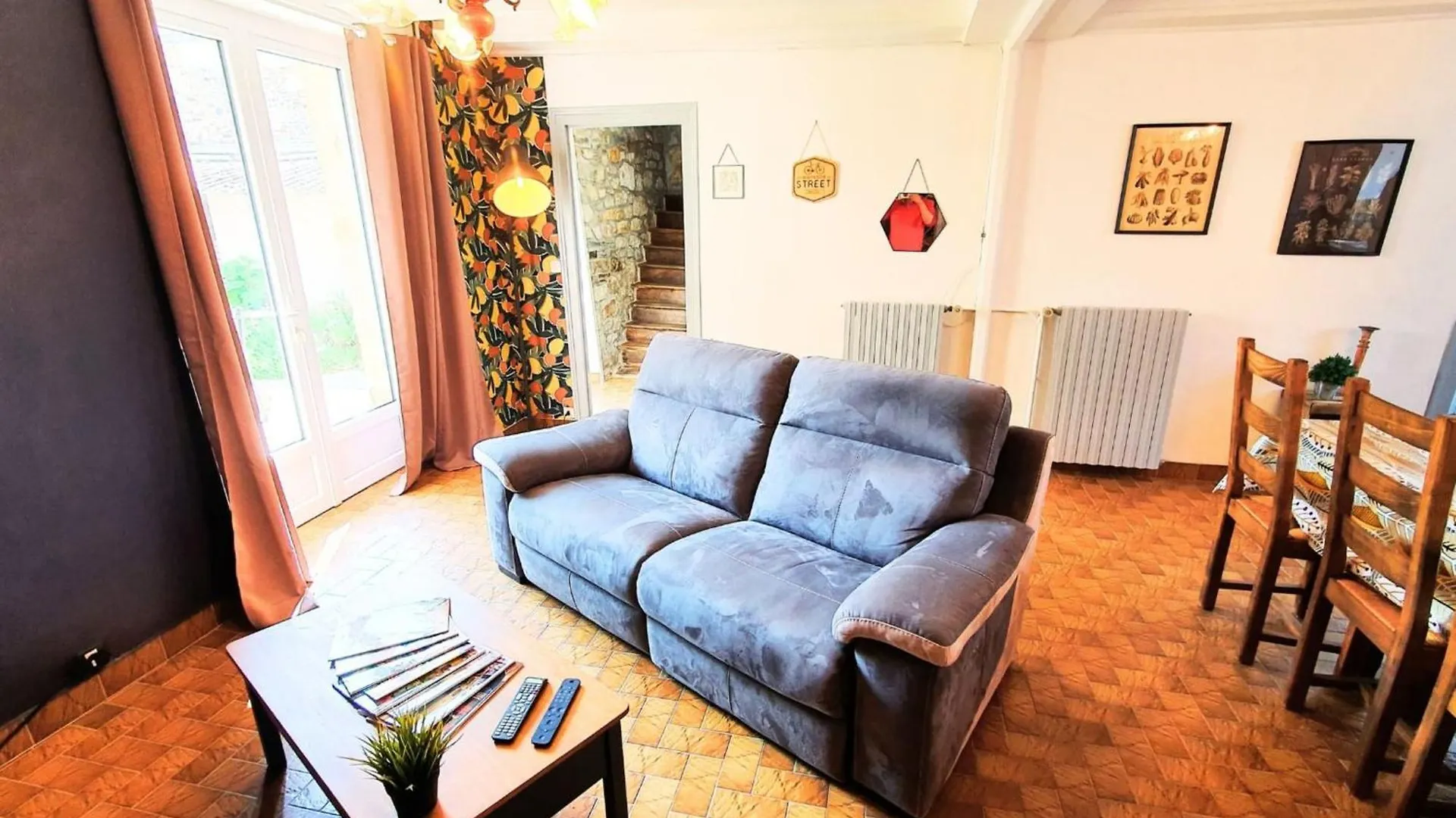 Nice House With Garden Le Vivier-sur-Mer