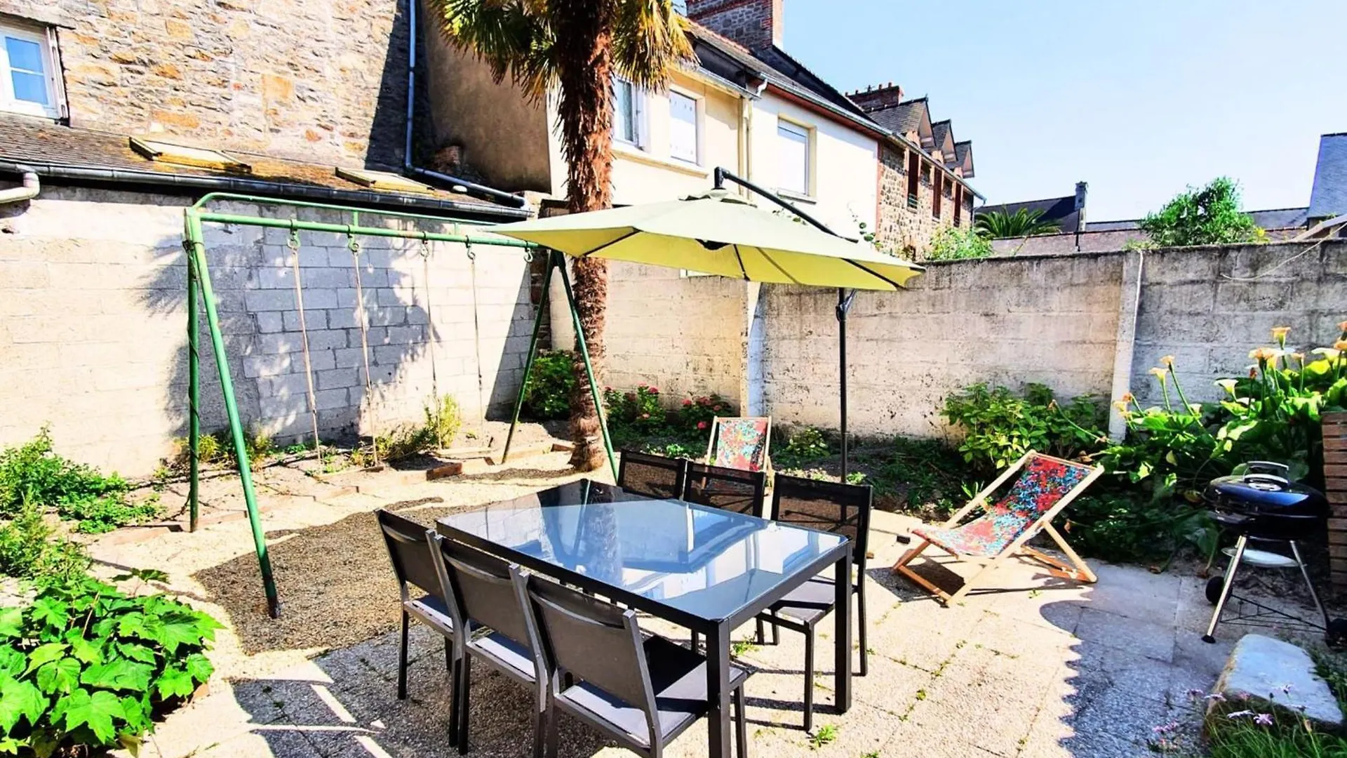 Nice House With Garden Le Vivier-sur-Mer